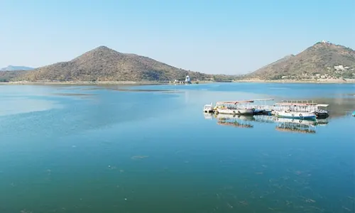 Boat Ride at Fateh Sagar Lake is among the best place to visit in Udaipur 