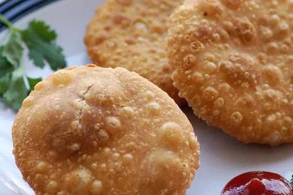 Pyaz ki Kachori is one of a famous street food in Jaipur 